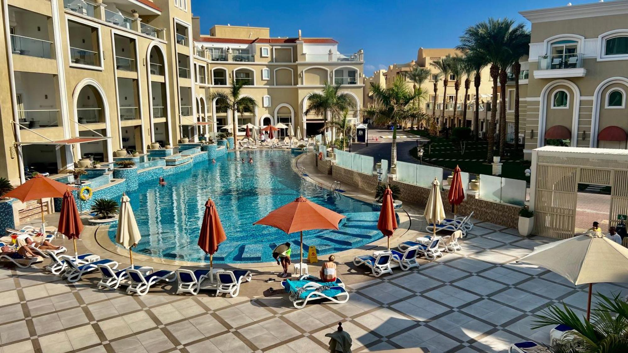 Kaisol Romance Resort Sahl Hasheesh - Adults Only Hurghada Exterior foto The pool at the Royal Beach Palace